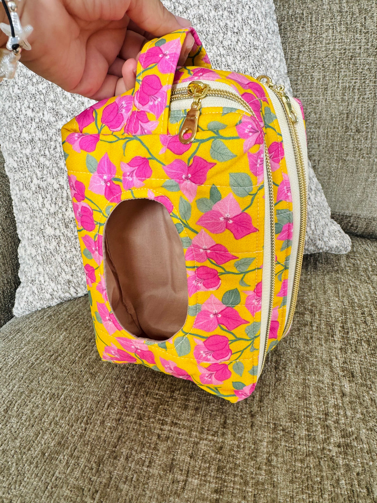 Trinitarias amarilla-Travel pouch